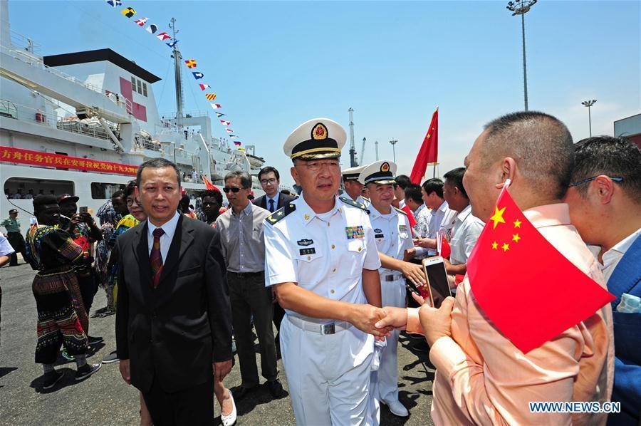 Chinese naval hospital ship Peace Ark arrives in Angola, provides free medical services(1/2)