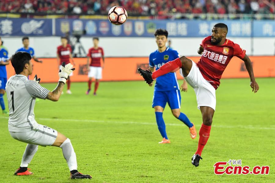 Guangzhou Evergrande Taobao beats Guizhou Hengfeng Zhicheng 5-1 during a Chinese Football Association Super League match in Guangzhou City, the capital of South China’s Guangdong Province, Oct. 22, 2017. Guangzhou Evergrande Taobao has secured its seventh consecutive Championship with two group games remaining following the victory. (Photo: China News Service/Chen Jimin)