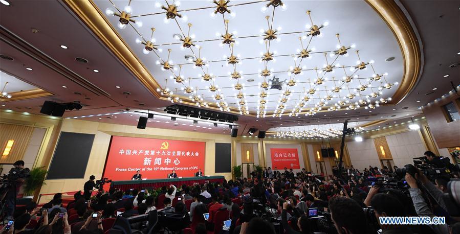 Press conference held on pursuing green development and building beautiful China(1/3)