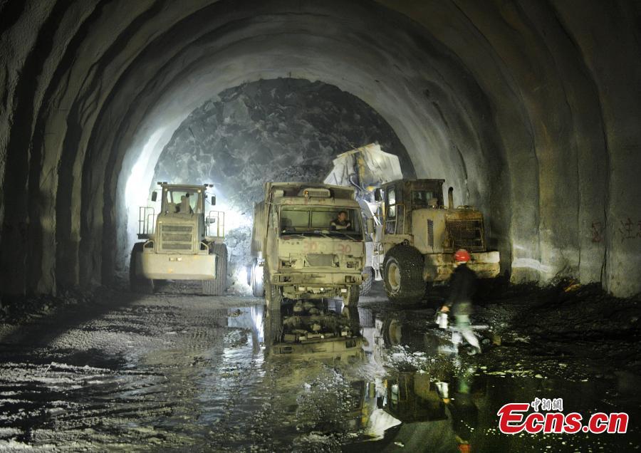 Mountain tunnel, 13.8 km long, under construction(1/5)