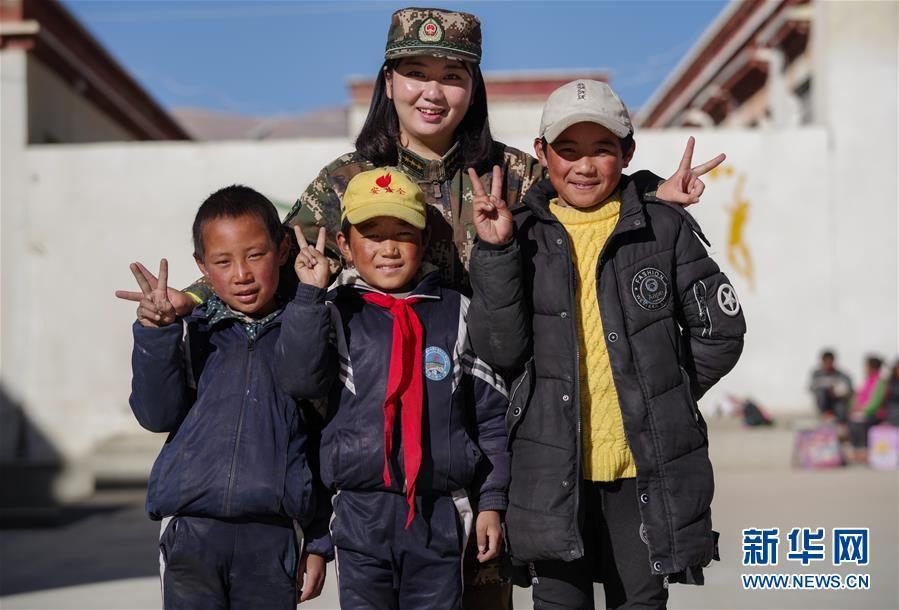 'Border mothers' give love to children of poor families in Tibet(1/5)
