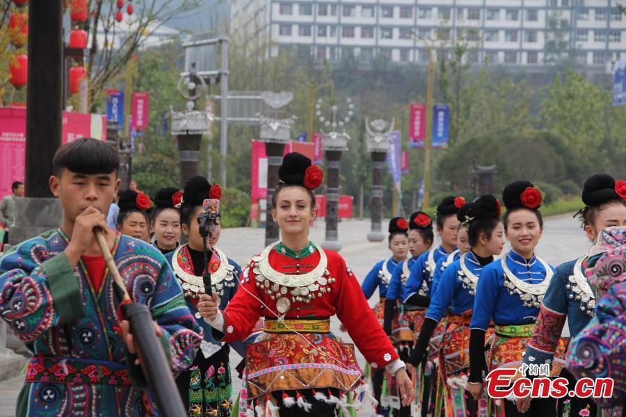 SW China town welcomes American girl as cultural 'mayor' (1/4)