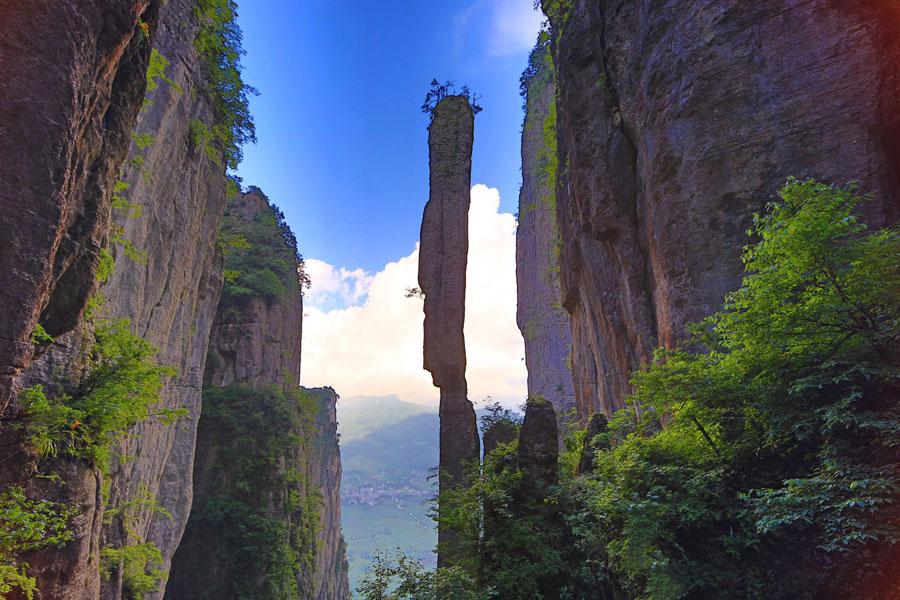 U.S. Grand Canyon's twin sister in Central China's Hubei(1/6)