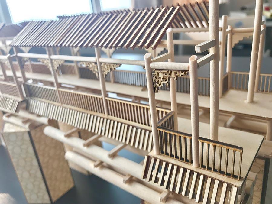 College students miniature Palace Museum on a wooden board(1/5)
