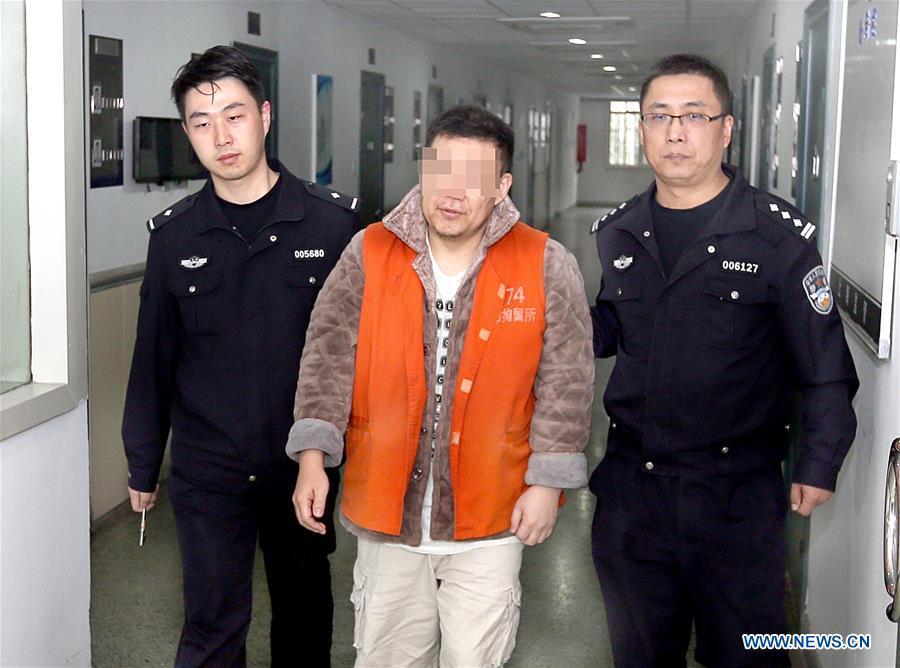 Chinese police repatriate U.S. fugitive(1/4)