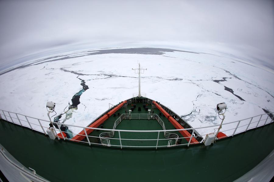 Polar icebreaker Snow Dragon arrives in Antarctic(1/7)