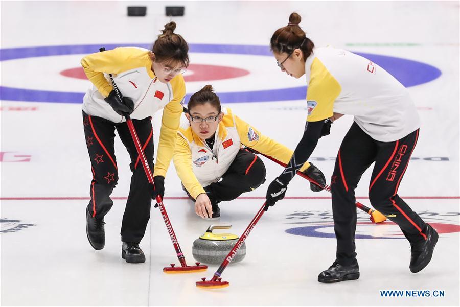 China defeats Denmark in women's curling Olympic qualification match(1/5)