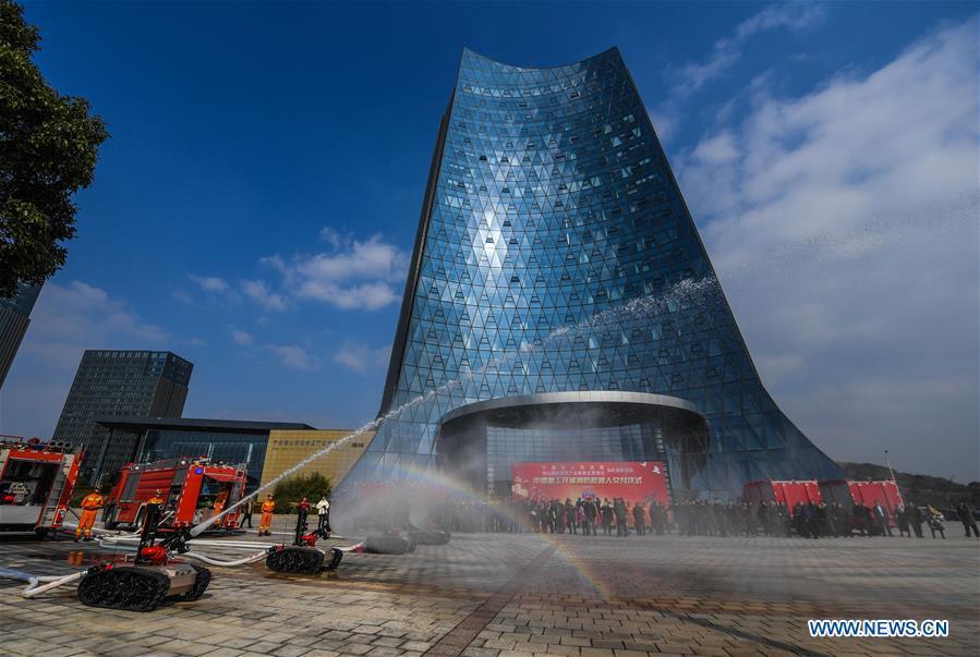 60 anti-explosion fire robots delivered in Ningbo, east China(1/6)
