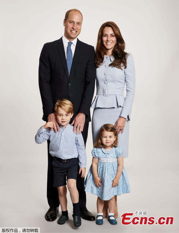 The Cambridges: William, Kate, George and Charlotte pose for new Christmas card(1/1)