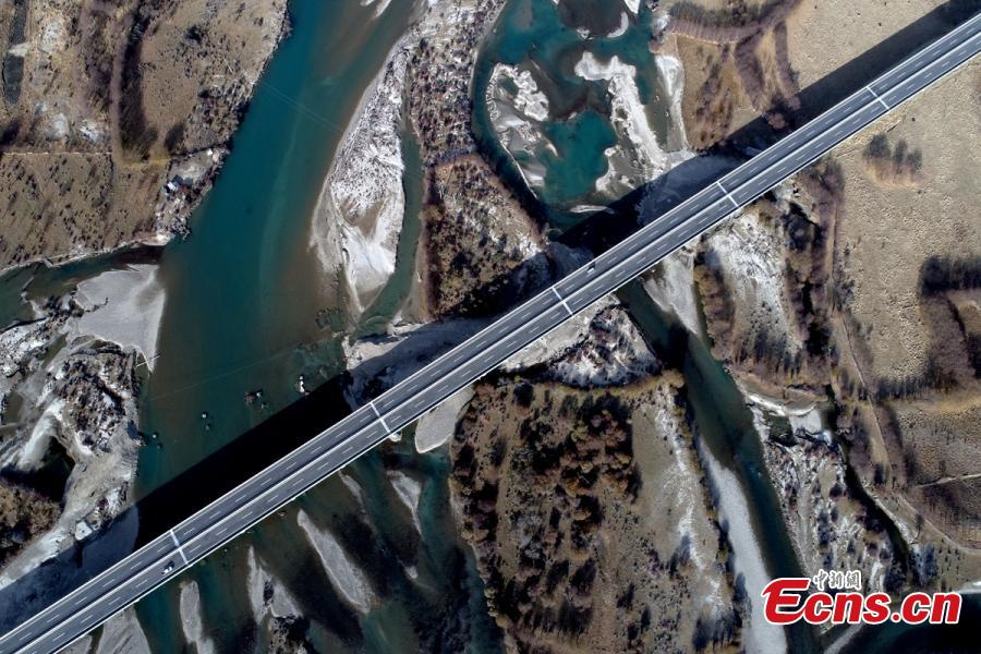 Marvelous aerial scenery over highland highway in Tibet (1/10)