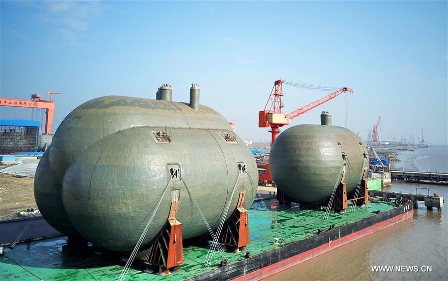 Homegrown type C tanks to be transported to North China's Dalian(1/3)