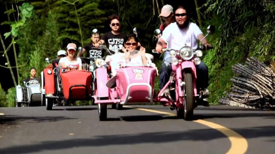 Music in the family: Father and daughter embark on epic journey of song(1/6)