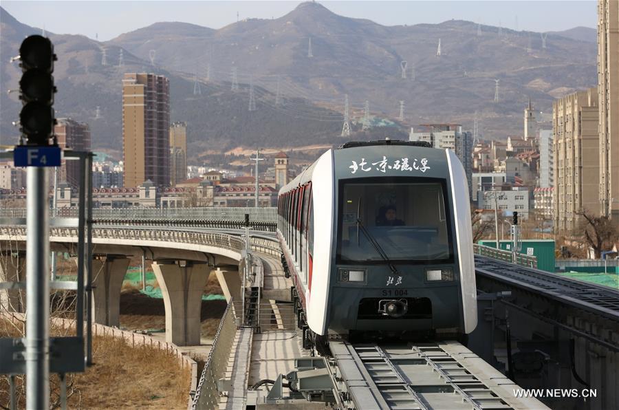 Beijing launches three rail lines(1/14)