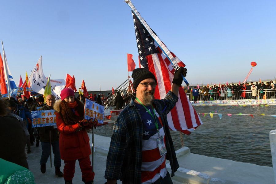 600 swimming enthusiasts compete in minus 20(1/8)