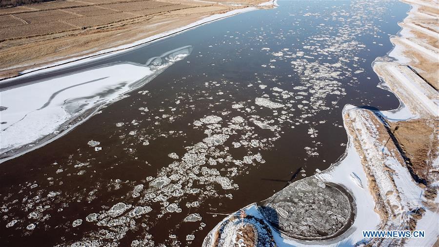 Segment of Yellow River in Ningxia jammed by floating ice(1/13)