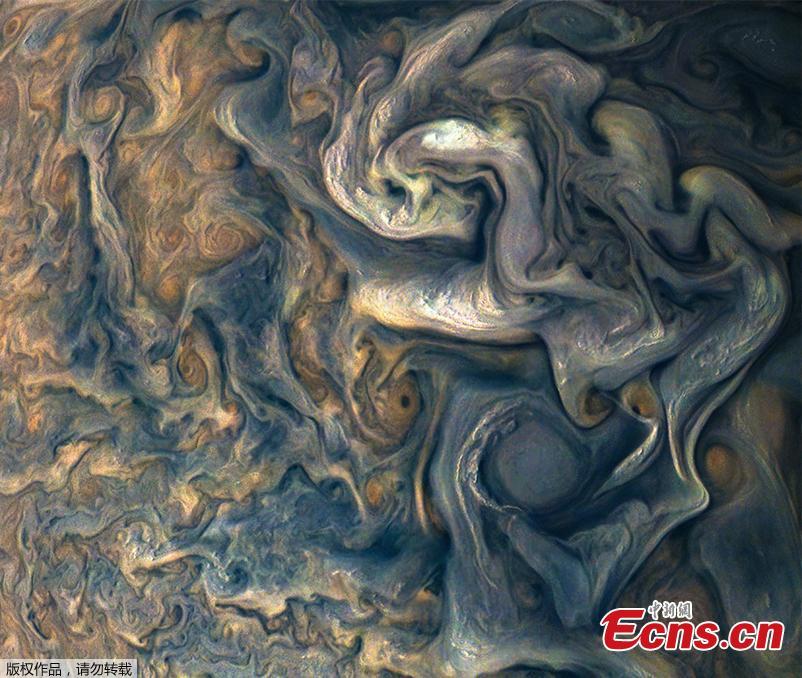 NASA's Juno spacecraft sends back spectacular shots of Jupiter (1/3)