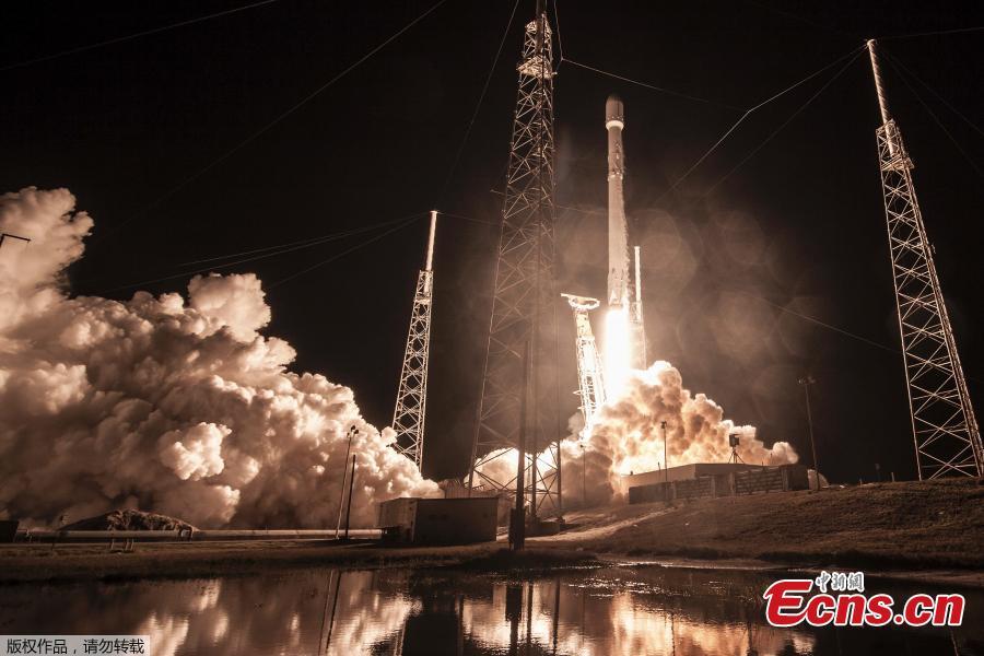 SpaceX launches secretive Zuma spacecraft(1/2)