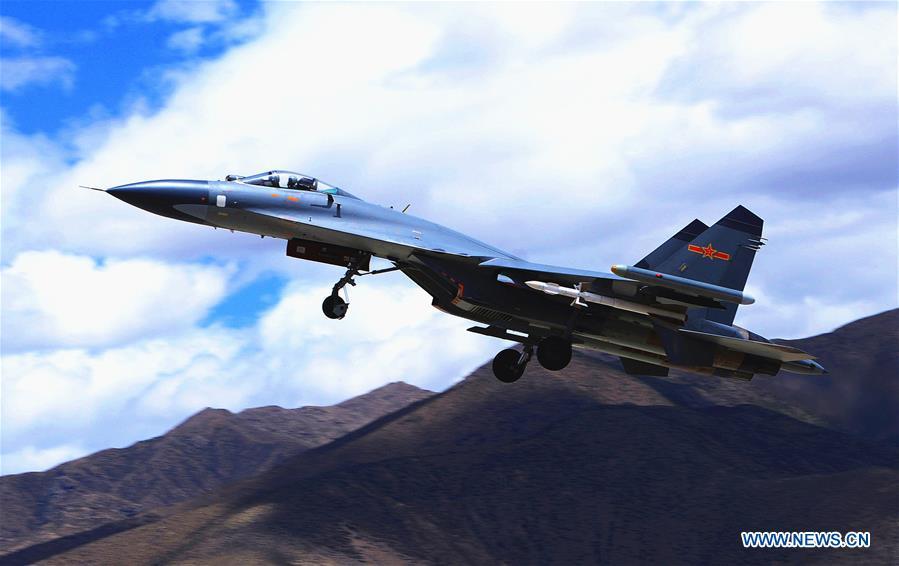 PLA air force stages real combat training(1/5)