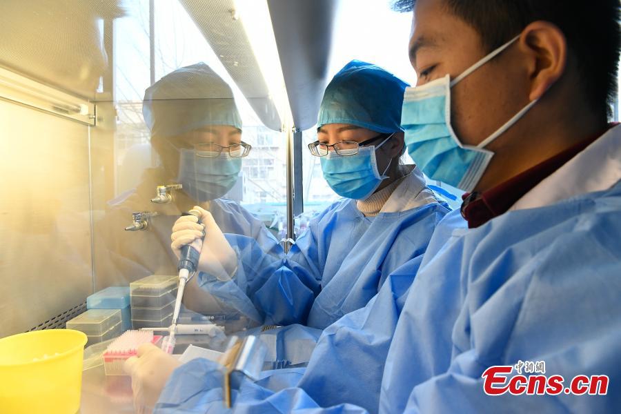 Researchers under stress in flu epidemic(1/4)
