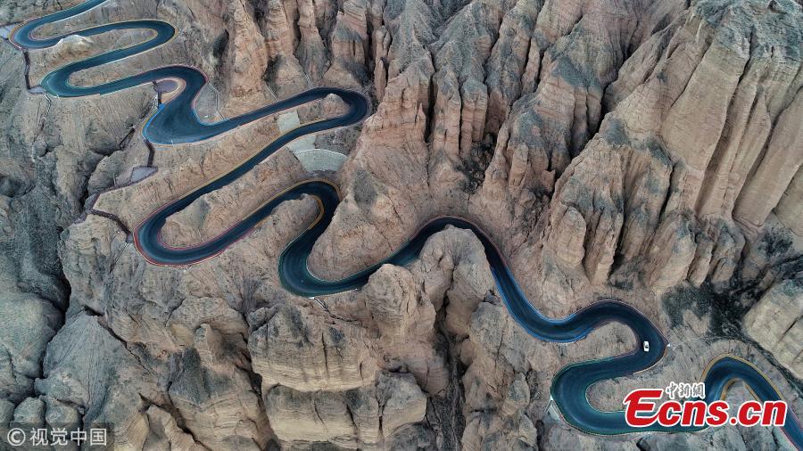 Amazing view of mountain road with 22 bends (1/4)