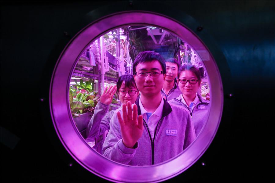 200 days on 'moon': China life support lab breaks record(1/5)