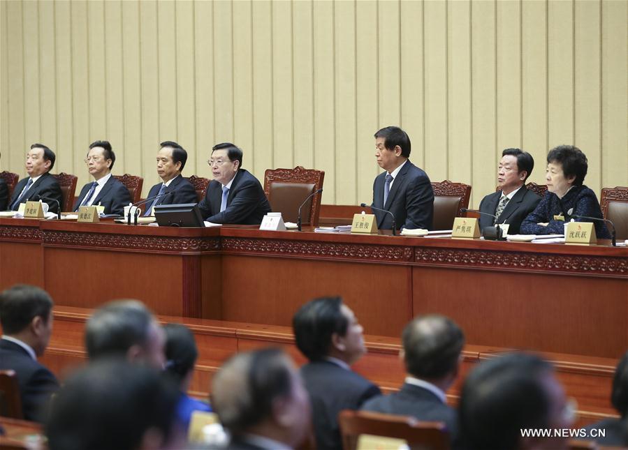 China's top legislature discusses proposal on Constitution revision(1/2)