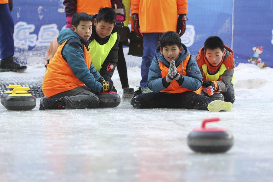 Interest in winter sports heating up at school(1/4)