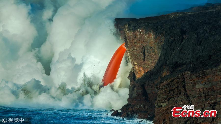 Firehose of lava pours into the Hawaii sea(1/3)