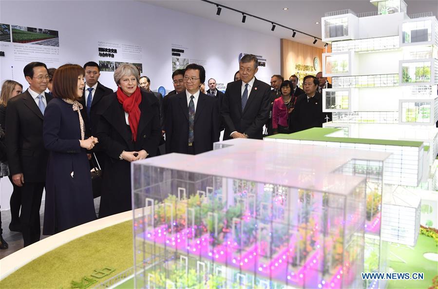 British PM visits National Agricultural Sci & Tech Demonstration Park in Beijing(1/5)