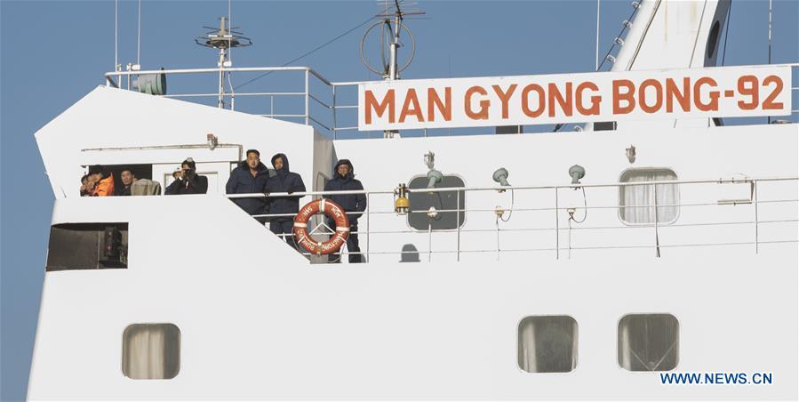 DPRK's art troupe arrives in S. Korea for performances celebrating Winter Olympics(1/3)