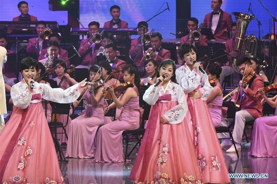 DPRK's art troupe arrives in S. Korea for performances celebrating Winter Olympics(1/5)