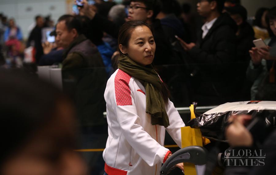 Chinese short track speed skating team returns to Beijing after PyeongChang Olympics(1/8)