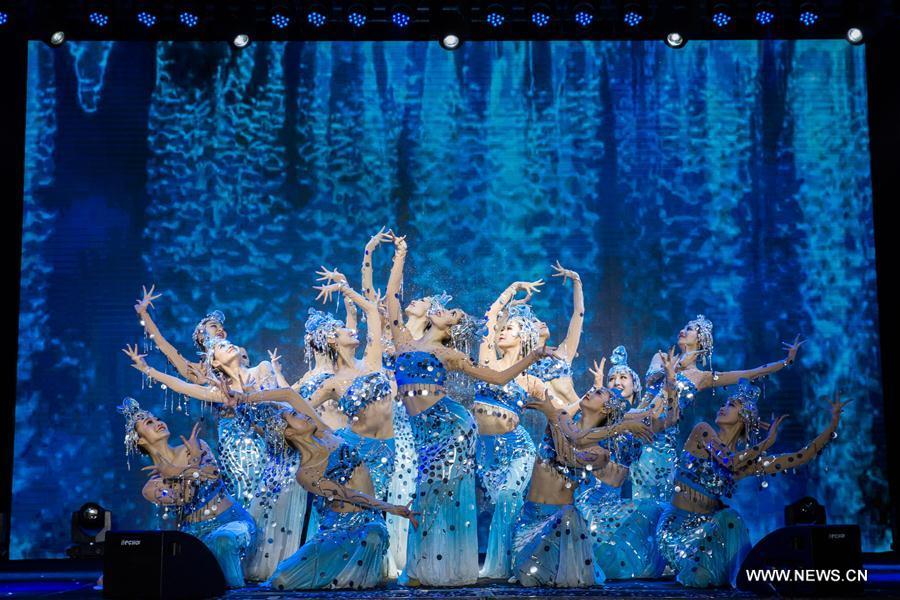 Art troupe from China gives performance in Malaysia(1/5)