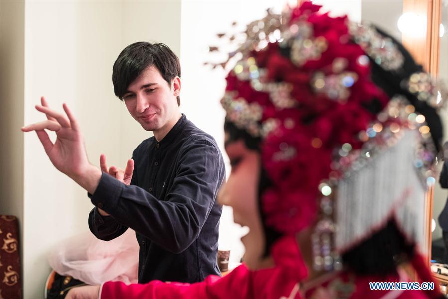 Artists from China's Henan Yuju Opera Theater present performances in Moscow(1/6)