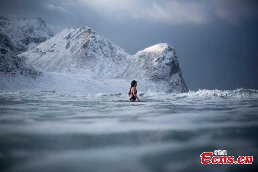 Dare to swim in Arctic Circle(1/3)