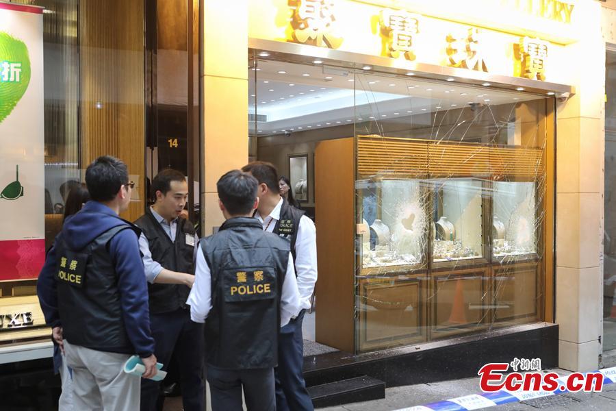 3 arrested after HK$40m robbery at Hong Kong jewelry store(2/2)