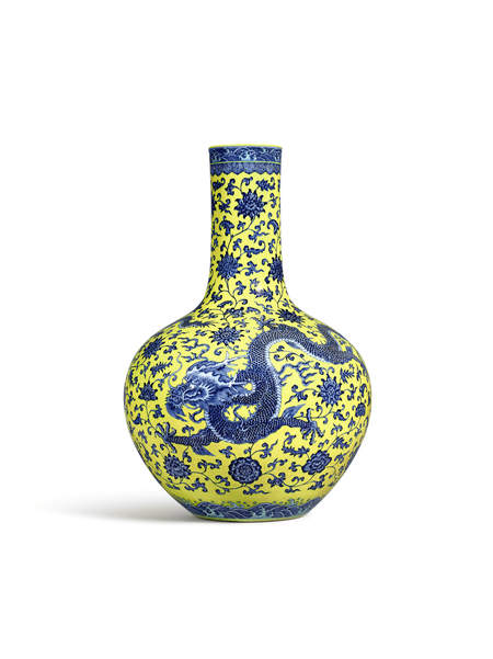 Before entering Idemitsu Museum\'s storage, the bowl once belonged to Henry M. Knight. Chow says Knight was a discerning collector who from the 1930s assembled a major collection of Chinese ceramics and other works of art. (Photo provided to China Daily)


He says Knight focused mainly on porcelains of the Ming (1368-1644) and Qing dynasties; he bought largely from the London-based antique firm Bluett & Sons, including the bowl which he acquired in 1938 and owned until his death in 1971.

Roger Bluett (1925-2000), an influential antique dealer whose grandfather co-founded Bluett & Sons, once estimated that Knight accumulated perhaps the \