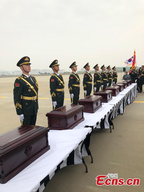 S Korea hands over remains of Chinese soldiers killed in Korean War(1/4)