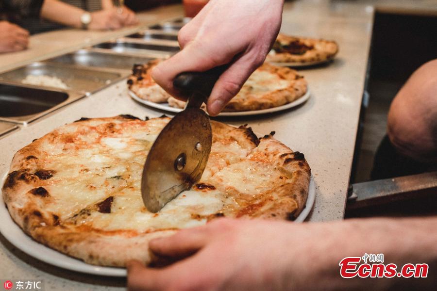 World record - German pizza with 111 types of cheese(1/3)