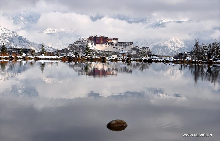 In pics: Scenery of Lhasa after snowfall (1/4)