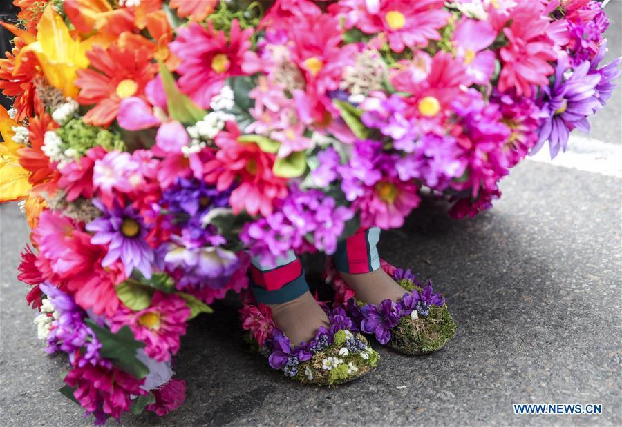 Amazing dressing style spotted in New York's Easter Parade(1/11)