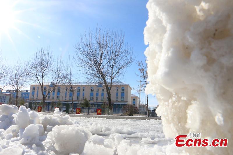 Northwestern Xinjiang hit by heavy snow (1/6)