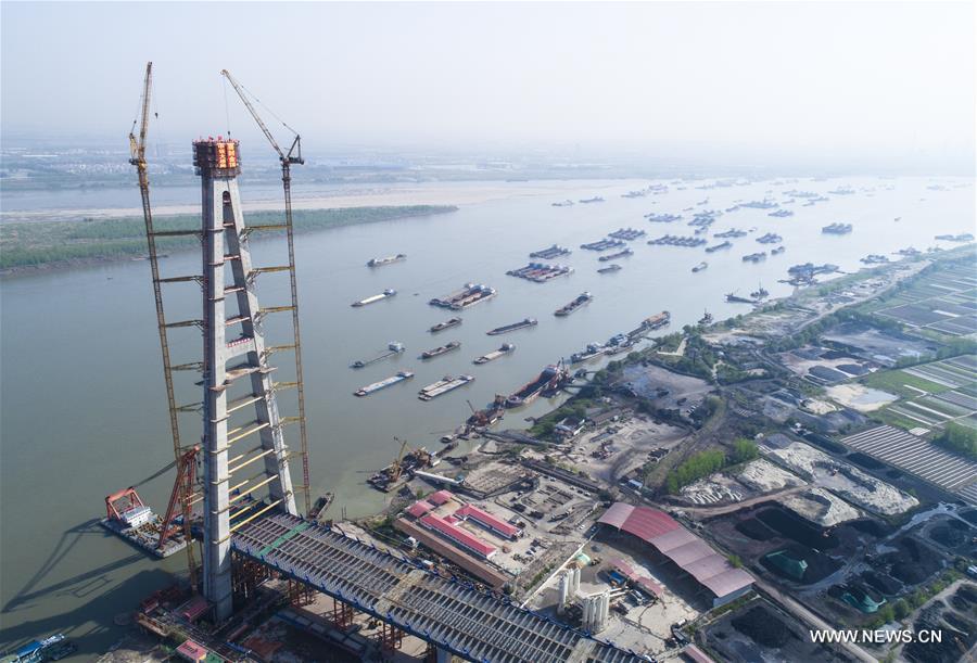 Main structure of world's tallest A-shaped bridge tower finished(1/4)