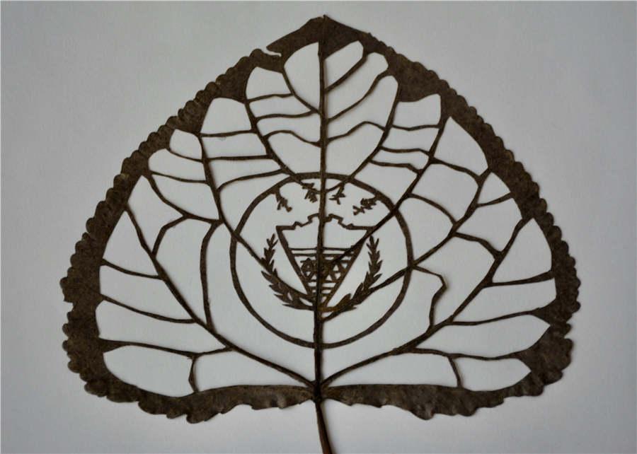 Student preserves traditional folk art(1/9)