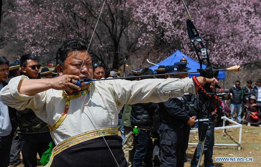 Tourism season kick-off ceremony held in Tibet(1/6)