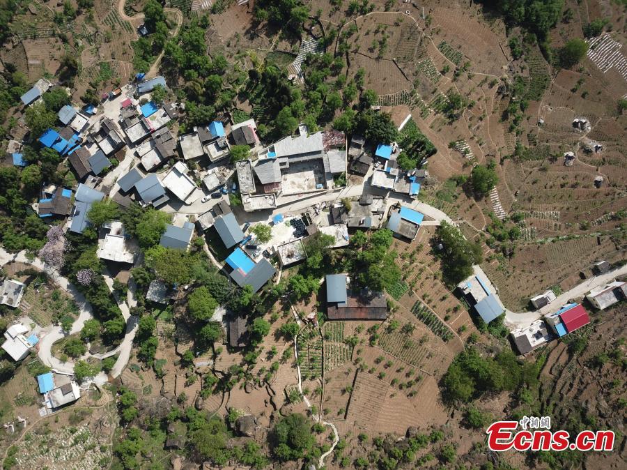 One Foundation behind rebuilding of quake-hit Lushan(1/8)