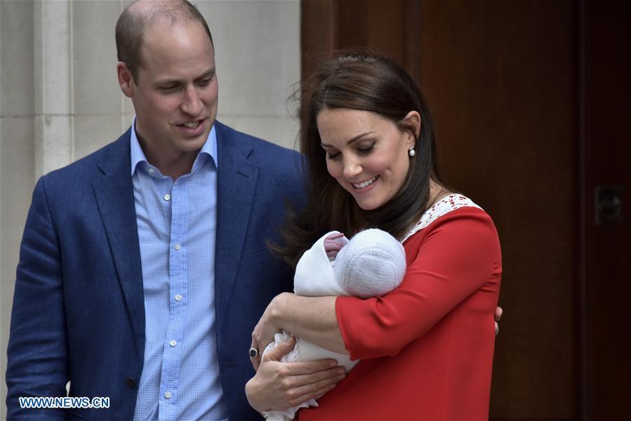 Britain's Princess Kate gives birth to third child(1/11)