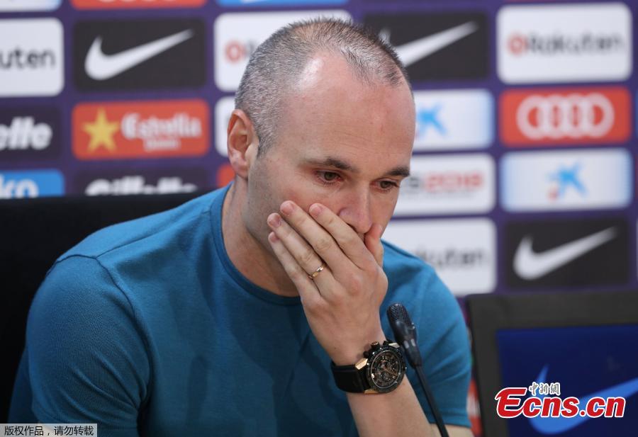 FC Barcelona\'s Andres Iniesta attends the press conference in Barcelona, Spain, April 27, 2018. Iniesta announced in an emotional news conference he is leaving the La Liga club at the end of this season after 16 trophy-filled years pulling the strings at the heart of their midfield. (Photo/Agencies)