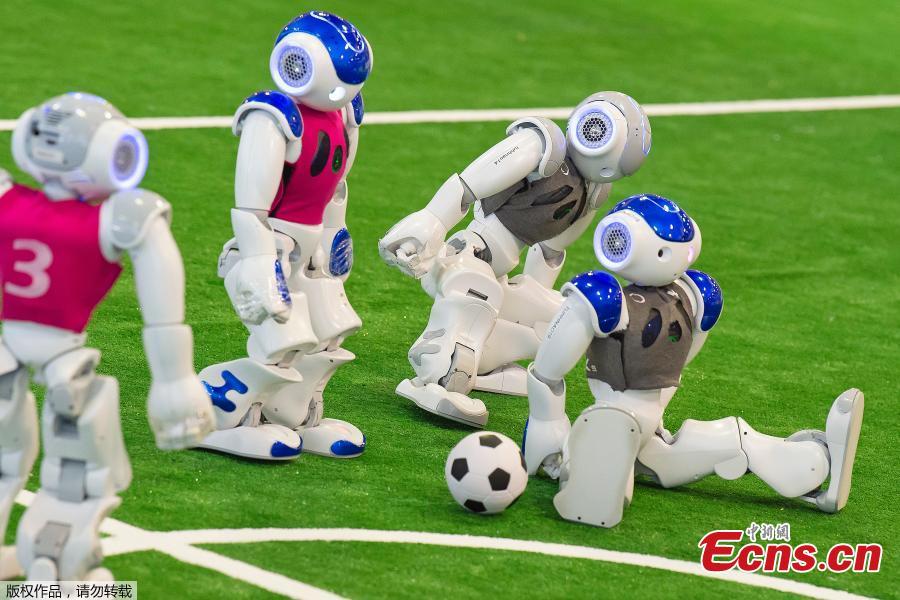 200 teams compete in RoboCup GermanOpen(1/4)