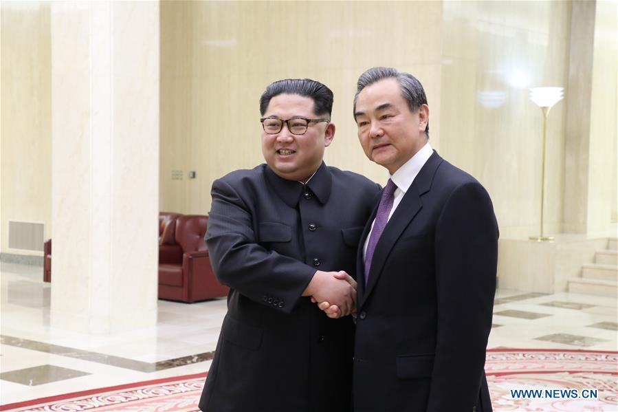 Chinese FM, DPRK top leader discuss ties (1/2)